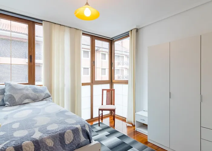 Piso Con Piscina 度假居 *